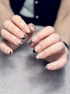 モノトーン×フレンチネイル