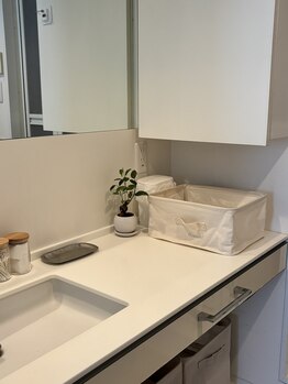 コニワ(528hz)/パウダールームでお着換え