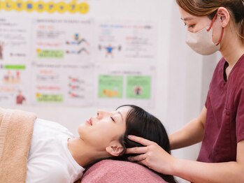 生駒サン整骨院の写真/「普通のリラクとは格が違う」と絶賛！女性鍼灸師が贈る本気頭ほぐしで脳疲労・眼精疲労を集中解消。