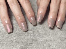 ノウェム(novem)/ベージュにピンクオーロラネイル