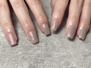 ノウェム(novem)/ベージュにピンクオーロラネイル