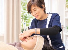 セントラル鍼灸院リラクシー(Re:laxy)の雰囲気（ブラウン基調の室内の個室でどなたにもお会いすることないです）