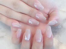 指先を綺麗に魅せる大人かわいいデザイン多数。ブライダルにも！