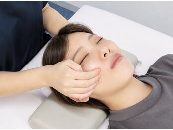 バルーム 北千住店(Baloom)の写真/【人気No.2美容整体】顔の歪み・目元/口角左右差+骨盤矯正+小顔矯正 ￥15,900→￥2,800 [美容整体/北千住]