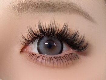 ティービー 渋谷(T&B)の写真/ナチュラル派もボリューム派にも◎フラットラッシュ200本￥7480.束感ボリュームラッシュ200束￥9480