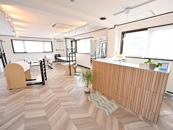 ニコピラティス(nico pilates)の写真/マンツーマン指導でお悩みに合わせてトレーニング！マシンピラティスだから体幹強化や代謝UP効果も◎