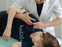 友愛治療院 整体院の雰囲気（足脚から股関節、骨盤、背中、肩回り、首へとつながる筋膜を調整）