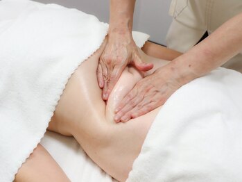 トータルエステティック レイ(Lay)/お腹もグイグイマッサージ♪