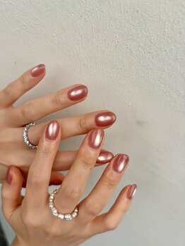ミルズ オモテサンドウ(MILS omotesando)の写真/トレンドを取り入れた華やか系デザインが人気。