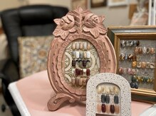 ゆったりチェアでおくつろぎください♪まつ毛と同日施術も人気！