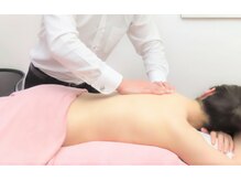 肩周り、肩甲骨周りほぐしは得意です。弱弱～強強までお任せ！！