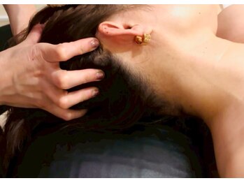 心和養生サロンの写真/デスクワークで重くなった頭と目に。心安らぐ音楽と優しい手技が、深い眠りと爽快な目覚めを届けます。
