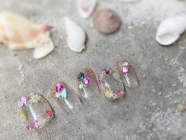 フラワー囲みのシェルネイル！