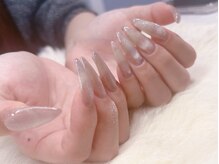 ブルー(BLUE)/ロングネイルも横顔美人