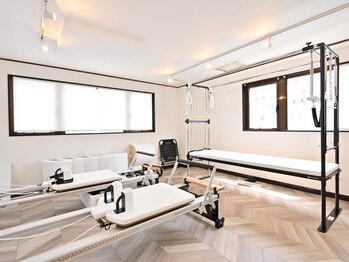 ニコピラティス(nico pilates)の写真/本格ピラティスと友達やカップルで楽しんで♪運動が苦手な方も家族やお友達と一緒なら気軽に始められる♪