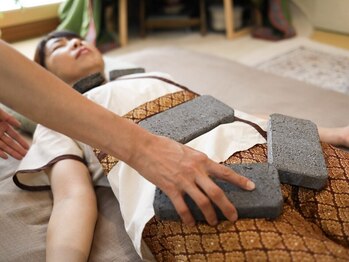 タユタヤ(tayutaya)の写真/【南千住】温石×タイ古式で芯からポカポカ♪冷えや疲れから解き放つ、極上の「温活デトックス」をご体験♪
