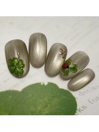 四つ葉クローバーネイル