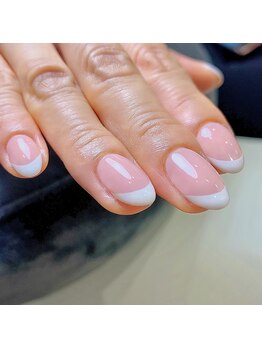 ホリデービューティー(HOLIDAY BEAUTY)/上品フレンチネイル