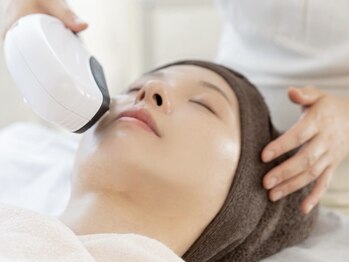 サロン マリー(SALON MARIE)の写真/《肌が変われば、毎日が変わる》シミ専門サロンの“本気のシミケア”で、すっぴんに自信を！！