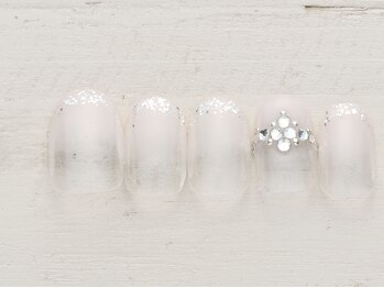 ノーネイル 熊谷(NO NAIL KUMAGAYA)/ティアラビジュー　￥4990