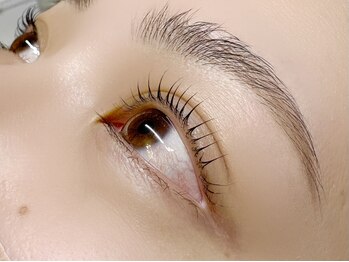 アムリス(AMOURIS)の写真/《すっぴんでも自信が持てる上品な目元に☆》お客様一人ひとりの目の形に合わせ、理想のお目元を叶えます◎