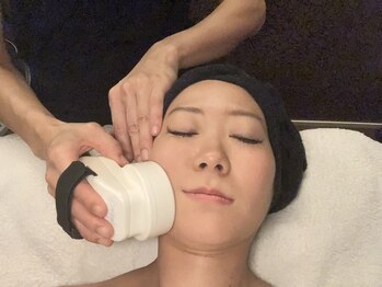 アンクール(esthetic salon uncoeur)の写真/【結果重視】お顔の特徴/お悩みに応じたポイント修正から、全顔フルケアまで叶える小顔美肌フェイシャル♪