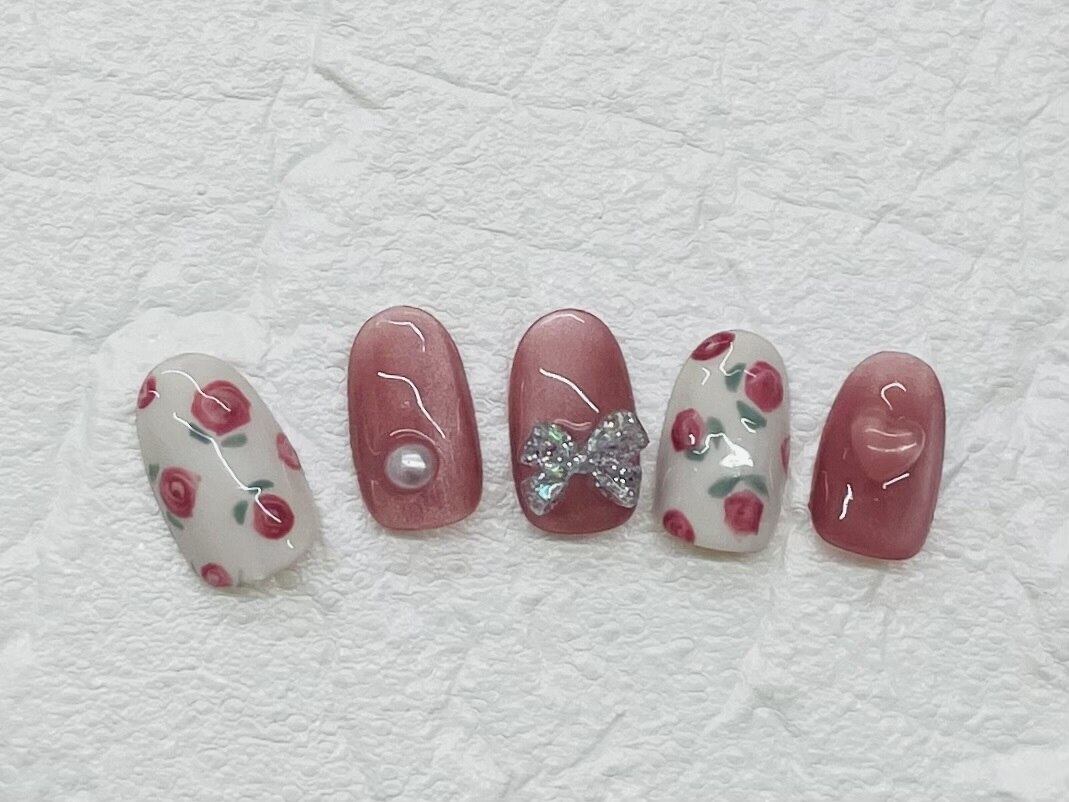 2025年-2026年冬トレンド】薔薇のネイルデザイン集｜人気順｜4ページ目