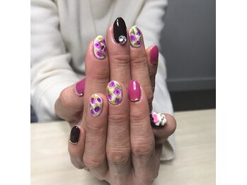 ヒトミネイルズ(Hitomi Nails)/