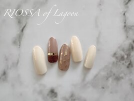 大人かわいいミラーネイル
