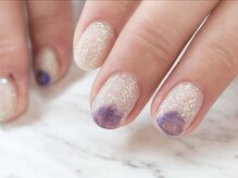 リリー(Lilly)/先端ぷっくりネイル