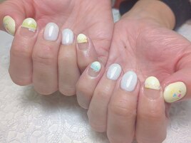 シンプル落書きネイル