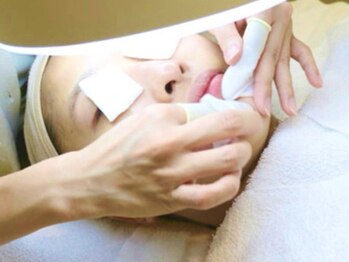 サロン マリー(SALON MARIE)の写真/毛穴の黒ずみ・ざらつき・開き…すべての毛穴悩みに集中アプローチ!徹底洗浄&最新光マシンによるWケアを!