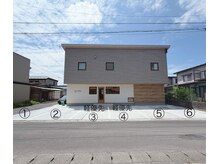 メロウ(mellow)の雰囲気(駐車場6台有。3・4の位置は奥行きが浅いため軽優先になります。)