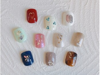 ネイルサロン エムズ(Nail Salon M's)の写真/【フットネイルワンカラー+アート2本¥6500】選べる12種類サンプルアート♪追加料金なしでアートをお気軽に*