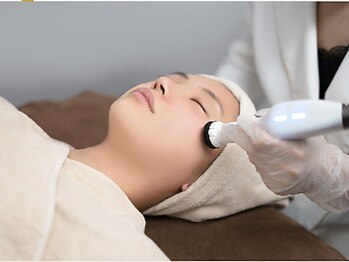 フルオール(FRUOR)の写真/プラズマ殺菌×浸透ケア＋シミを薄く導く集中ケア★肌の土台から明るくハリ艶溢れる肌へ♪