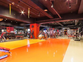 マッスルジム 中野店/広く綺麗な店内◎