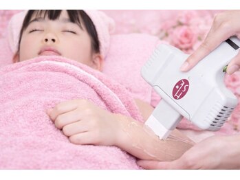 ディオーネ 大宮店(Dione)の写真/【キッズ脱毛・敏感肌は当店へ】肌に優しいマシンでお子様の施術も可能♪親子で通えるサロンです！
