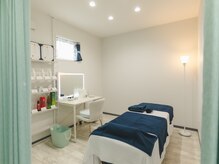 アニュー(Anew)の雰囲気(海をイメージした店内)