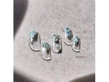 シルニー リム(Silny rim)/アシンメトリーニュアンスネイル