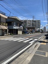 頭ん坊 志津ユーカリが丘店/横断歩道を左へ渡り