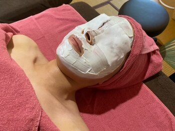 スターズウィズ カイロプラクティック オプ(StarS with)/フェイシャルエステでパック中