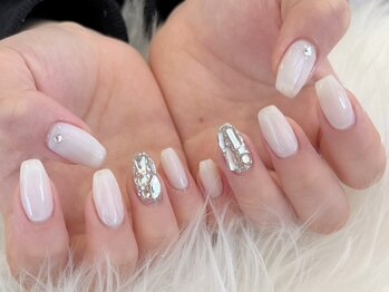 リベレ 福島店(LIBELLE)/ビジューネイル/ホワイトネイル