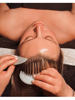 カンリュウデットクス ノウ(KANRYU detox NOU.)の写真/店内に「痛い!」が鳴り響く、本気の頭蓋骨カッサ。