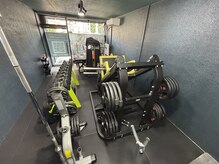 エニー(Any)の雰囲気（1階はパーソナルジム。こちらを通って2階サロンへご案内します♪）