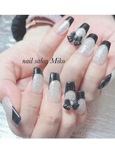 ミコ(Miko)/黒フレンチ×スカルプ