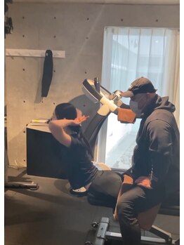 ジムニキサロン(GYM Niki Salon)/背筋のトレーニング！