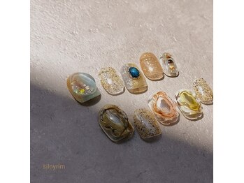 シルニー リム(Silny rim)/アシンメトリーニュアンスネイル