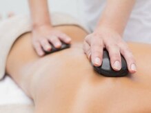 サロンドラッジ(Salon de Raggi)の雰囲気（温めた玄武岩を用いて筋肉をほぐし、身体を芯から温めます◎）