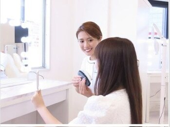 エクシアホワイトニング 博多駅前店の写真/ホワイトニングが初めての方も安心◎丁寧なカウンセリングと簡単な操作で、誰でも気軽に始められます♪