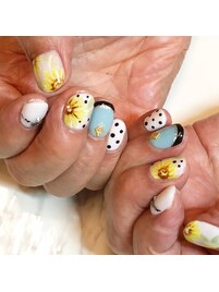 ドットひまわりネイル